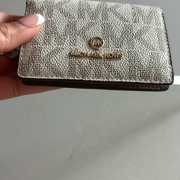GUC Michael Kors Wallet - Picture 12 of 12